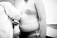 La obesidad y el sobrepeso aumentaron, de acuerdo con la Encuesta Nacional de Salud y Nutrición. En la imagen, un adolescente de 14 años es atendido en el Hospital Infantil de México