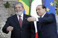 Luiz Inacio Lula da Silva, presidente de Brasil, y Silvio Berlusconi, primer ministro de Italia, al término de una reunión este martes en la ciudad de Roma