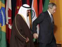 El presidente George W. Bush y el rey Abdullah de Arabia Saudita, ayer en Washington