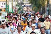 Profesores morelenses volvieron a salir a las calles de Cuernavaca en tres marchas simultáneas, en rechazo a la Alianza por la Calidad de la Educación