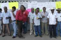 Protesta de pobladores de la comunidad Kilómetro 30, en Acapulco