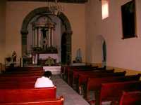 El interior de la iglesia, sin las imágenes religiosas