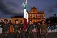 Integrantes de la organización evangélica Ejército de Dios, encabezaron una de las marchas en la ciudad de San Cristóbal de las Casas