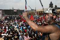 El sindicalismo mexicano vive una crisis de representatividad. Imagen de archivo del mitin en el Zócalo, despues de la marcha del primero de mayo de 2008