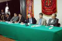 Integrantes y abogados del sindicato minero durante la videoconferencia del líder Napoleón Gómez Urrutia, entre ellos Javier Zúñiga, Sergio Beltrán, Mario del Toro, Carlos de Buen y Néstor de Buen