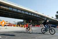 El puente ubicado en avenida Centenario y Circuito Interior (Río Churubusco) casi está terminado para su proxima inauguración