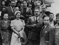 A fines de 1935 doña Amalia –al centro junto al general Cárdenas– auspició la creación del Frente Único Pro Derechos de la Mujer