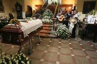 Continuas muestras de afecto se vieron ayer en la casa de doña Amalia Solórzano, en las Lomas de Chapultepec. Un grupo musical interpretó en lengua purépecha varios cantos, incluido el titulado Male (señorita) Amalita