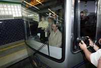 El jefe de Gobierno, Marcelo Ebrard, inauguró ayer la estación Xochimilco del Tren Ligero, y realizó un recorrido por otras estaciones a bordo de uno de los cuatro convoyes nuevos que puso en operación
