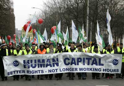 Repudio en Europa a ampliar la jornada laboral Repudio en Europa a ampliar la jornada laboral
