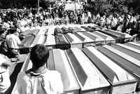 Misa de cuerpo presente de los 45 indígenas asesinados en Acteal el 22 de diciembre de 1997