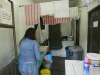 Cuarto de lavado del refugio Nuevo Día, para mujeres que son víctimas de violencia intrafamiliar