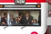 El gobernador mexiquense, Enrique Pena Nieto; el secretario de Comunicaciones, Luis Téllez, y el presidente de México, Felipe Calderón, y su hijo Luis Felipe, durante la ceremonia en la que inauguraron el tramo Lechería-Cuautitlán del Tren Suburbano, en el municipio de Cuautitlán