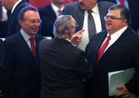 Guillermo Ortiz, Armando Paredes y Agustín Carstens en Los Pinos, durante la firma del Acuerdo nacional en favor de la economía familiar y el empleo