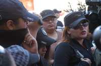 Sexoservidoras de Mexicali, Baja California, exigieron que se aclaren los asesinatos de cuatro de sus compañeras y que se anule el incremento que duplicó el precio de las licencias sanitarias que expide el ayuntamiento y que son obligatorias para trabajar