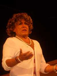 Héctor Suárez en una escena de la pieza teatral