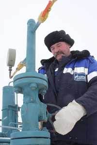 Un técnico inspecciona tuberías de gas en la frontera con Ucrania. El presidente de la Comisión Europea, José Manuel Barroso, destacó el riesgo que es para Europa depender de un solo proveedor de gas