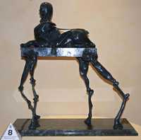 Escultura atribuida a Salvador Dalí, que forma parte del decomiso efectuado en la localidad malagueña de Estepona