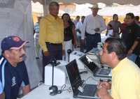Andrés Manuel López Obrador durante su gira por el municipio El Tuito, en Jalisco