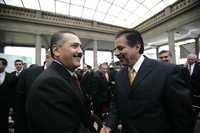 Manlio Fabio Beltrones y Jesús Ortega, durante un receso del foro organizado por el Congreso de la Unión