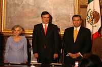 El Gobierno del Distrito Federal firmó un convenio con el Museo Nacional de Arte Mexicano, de Chicago, Estados Unidos. En esta imagen: la escritora Elena Poniawtoska; el jefe de Gobierno, Marcelo Ebrard, y el director del museo, Martín Garza