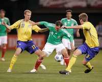 Matías Vuoso no pudo con la defensa sueca durante el partido amistoso del pasado miércoles
