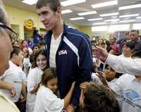 Phelps, "consciente de que es un ejemplo para los jóvenes"