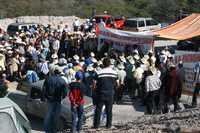 Comuneros afectados por la presa Picachos temen que el Ejército Mexicano desaloje el plantón que instalaron para exigir que el gobierno estatales les entregue las indemnizaciones y viviendas que les prometió