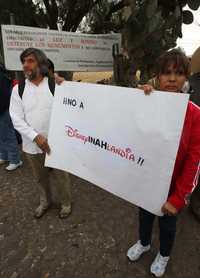 Manifestantes en defensa de Teotihuacán, ayer