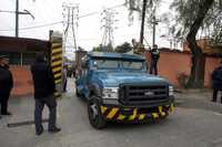 Una camioneta de valores de la empresa Tameme que transportaba la nómina de trabajadores de Luz y Fuerza del Centro fue asaltada ayer dentro de la oficina de la paraestatal ubicada en la calle Sándalo, de la colonia Santa María Insurgentes. Los ladrones huyeron con el botín