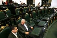 Aspecto de una sesión plenaria de la Asamblea Legislativa del Distrito Federal. En esta imagen de archivo, los diputados panistas Jorge Triana Tena y Miguel Hernández Labastida