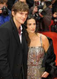Demi Moore con su esposo Ashton Kutcher, a su llegada a la proyección de Happy Tears en la Berlinale