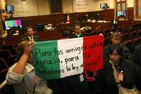 Protesta de habitantes de Atenco, el jueves pasado, tras el fallo de la Suprema Corte sobre el caso ocurrido en mayo de 2006