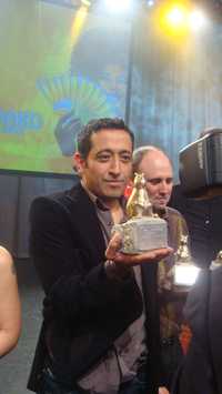 Julián Hernández en su tercera participación en el festival recibe el Teddy por su filme Rabioso Sol, rabiosa Luna