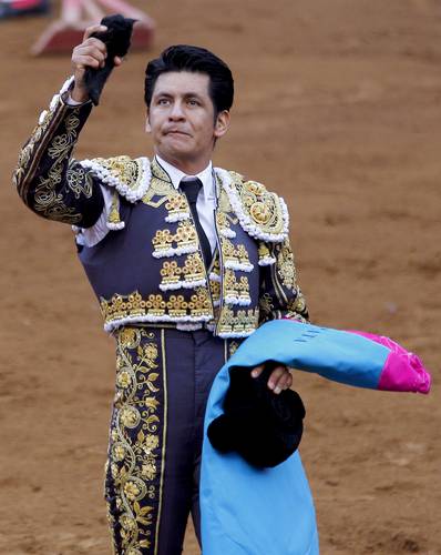 preocupación . falta La Jornada: Espectacular y entregado, El Zapata triunfa con sus 2 toros y  sale a hombros
