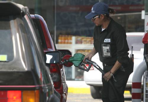 La Jornada: Miles de despachadores, al margen de la modernización de  gasolineras