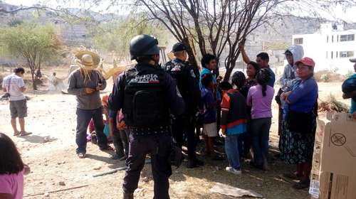 
<br>Desalojan a más de 200 familias de damnificados mixtecos en Tlapa