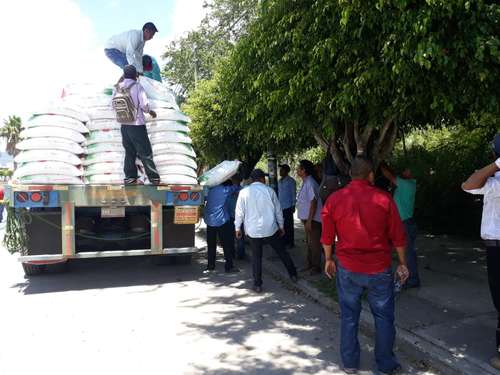Guerrero: indígenas saquean tres camiones cargados de fertilizante
