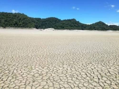 Desecación de la laguna Metzabok, por disminución de lluvias de 30%