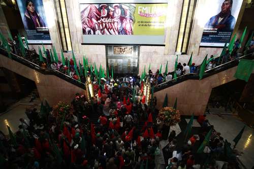 Organizaciones campesinas irrumpen en el Palacio de Bellas Artes; exigen retirar óleo 