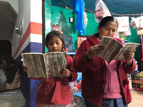 Traducen 10 fábulas de Esopo al ixcateco para ayudar en el rescate de esa lengua oaxaqueña 