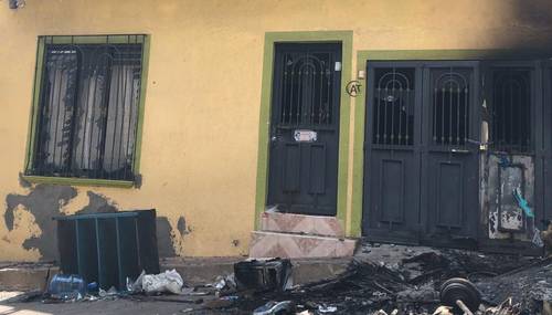 Prenden fuego a la alcaldía de Venustiano Carranza