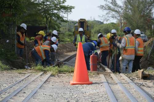 Comunidades indígenas crean frente contra tren transístmico