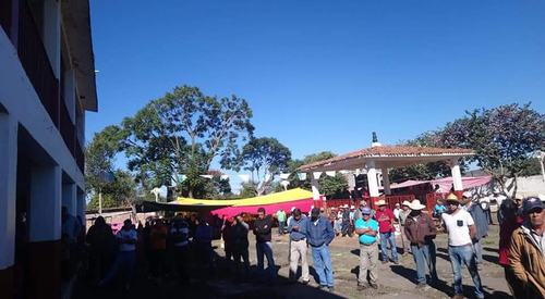 En la asamblea comunal. Tumasïo