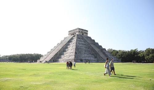Chichén Itzá recibe a los primeros turistas después de seis meses cerrado