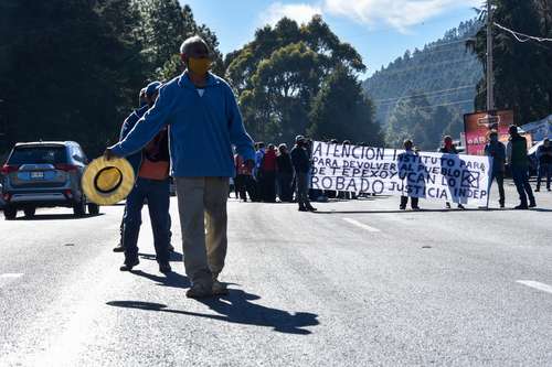 
<br>Exigen indemnización por tierras para el tren a Toluca