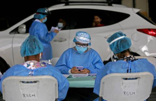 Personal médico fue desplegado en el barrio San Miguelito, en la capital panameña, que ha presentado un incremento sustancial de pacientes por coronavirus.