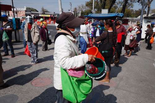 Comedor ubicado en la calzada Ermita y Reforma Aeronáutica, colonia Reforma Política, en Iztapalapa, donde preparan comida para ofrecer a quienes se quedaron sin empleo debido a la pandemia.