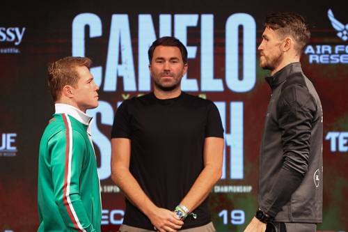 Pese a la notable diferencia de estatura y alcance con Smith, Canelo es favorito en las casas de apuestas.