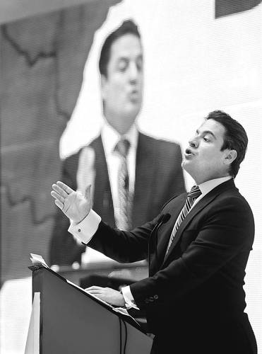 Los priístas destacaron la energía y capacidad de innovar del ex gobernador de Jalisco.